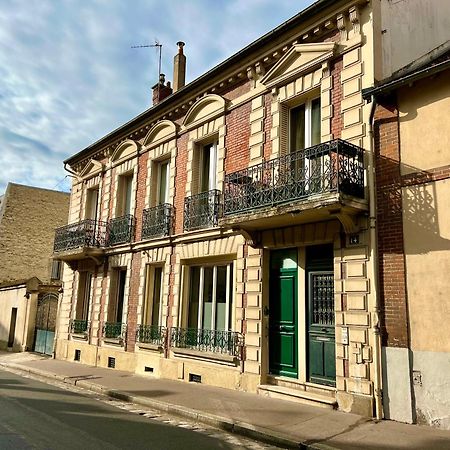 Appartement De Luxe Avec Fresque, Hyper Centre Et Parking Sure Fontainebleau Exterior photo